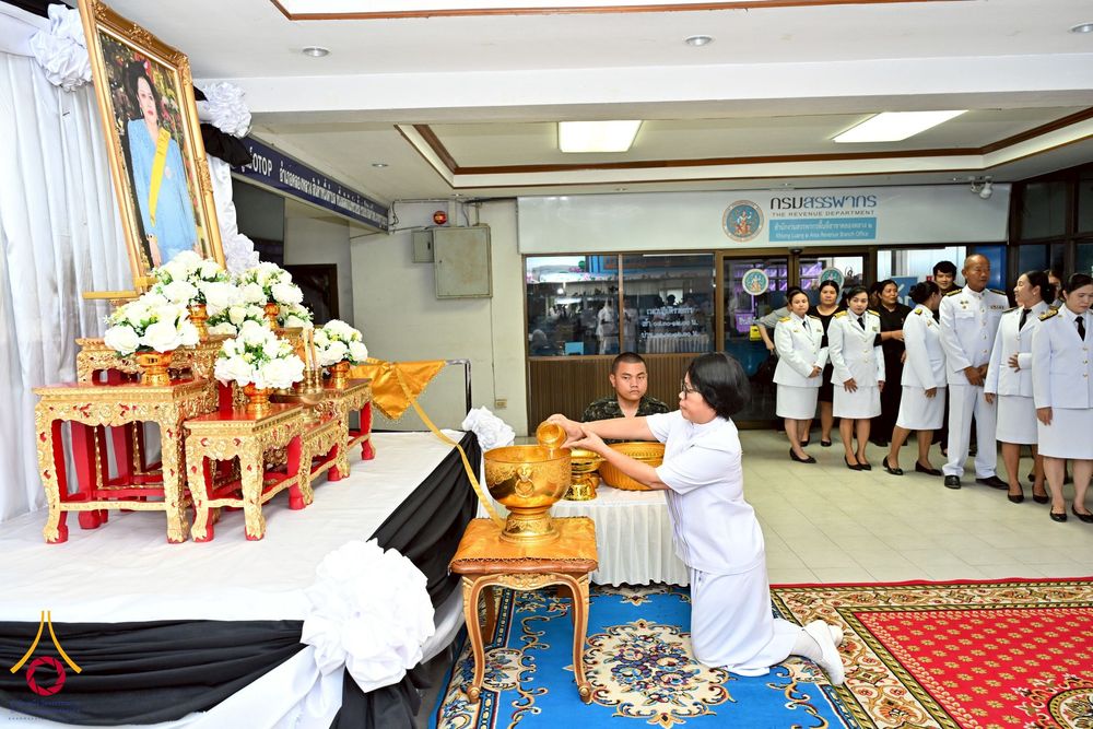 ภาพ No.260854:อำเภอคลองหลวง จัดพิธีสรงน้ำพระบรมศพ สมเด็จพระนางเจ้าสิริกิติ์ พระบรมราชินีนาถ พระบรมราชชนนีพันปีหลวง  ด้วยสำนึกในพระมหากรุณาธิคุณตราบนิจนิรันดร์ วันที่ 26 ตุลาคม พ.ศ. 2568 เวลา 09.30 น. ณ ที่ว่าการอำเภอคลองหลวง จังหวัดปทุมธานี