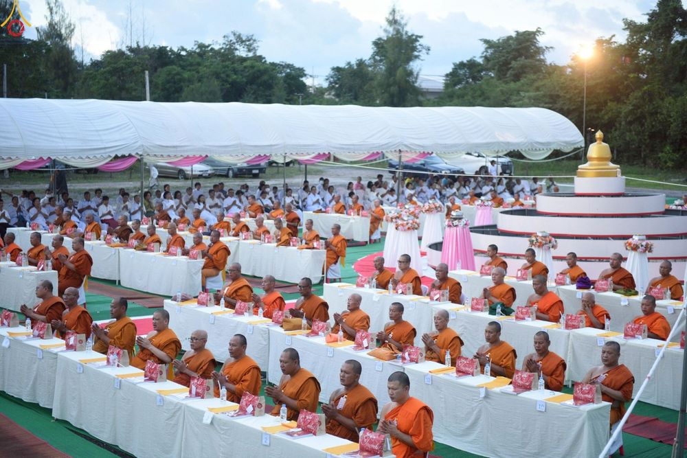 ภาพ No.261536:วันที่ 17-18 ตุลาคม พ.ศ. 2568 พิธีเจริญพระพุทธมนต์คณะสงฆ์ 108 กลั่นแผ่นดินองค์พระเจดีย์สระบุรี สมโภชองค์กฐิน และพิธีทอดกฐิน ณ ศูนย์ปฏิบัติธรรมสระบุรี ในโครงการกฐินสามัคคีทั่วไทย 30,000 วัด บูชาธรรม 81 ปี หลวงพ่อธัมมชโย โดยคณะศิษยานุศิษย์วัดพระธรรมกาย