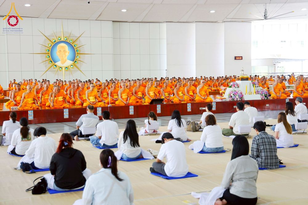 ภาพ No.262644:วันที่ 18,25 ตุลาคม พ.ศ. 2568 พิธีถวายภัตตาหารเมนูสวรรค์ เพื่อการบรรลุธรรม ณ หอฉันคุณยายอาจารย์ฯ วัดพระธรรมกาย