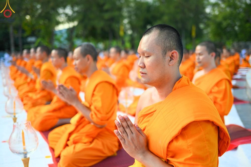 ภาพ No.192608:พิธีจุดประทีปถวายเป็นพุทธบูชา และบูชาธรรมมหาปูชนียาจารย์ ณ อนุสรณ์สถานคลองบางนางแท่น อ.สามพราน จ.นครปฐม ในโครงการธรรมยาตรา กตัญญูบูชา มหาปูชนียาจารย์ พระมงคลเทพมุนี(สด จนฺทสโร) พระผู้ปราบมาร อนุสรณ์สถาน 7 แห่ง ปีที่ 13 วันที่ 10 มกราคม พ.ศ. 2568