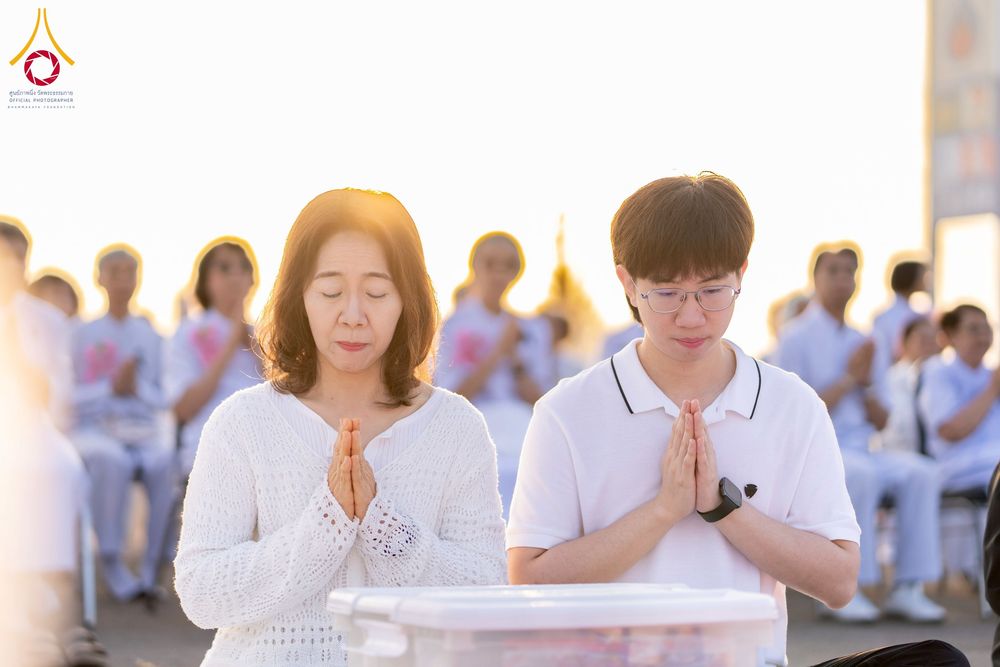 ภาพ No.276879:วันเสาร์ที่ 6 ธันวาคม พ.ศ. 2568 พิธีตักบาตรพระ 1,000 รูป อุทิศถวายพระราชกุศลสมเด็จพระนางเจ้าสิริกิติ์ พระบรมราชินีนาถ พระบรมราชชนนี พันปีหลวง และ ทำบุญเมืองลำปาง ครบรอบ 1,345 ปี ณ ลานพระบรมราชานุสาวรีย์สมเด็จพระนเรศวรมหาราชนครลำปาง อ.เกาะคา จ.ลำปาง