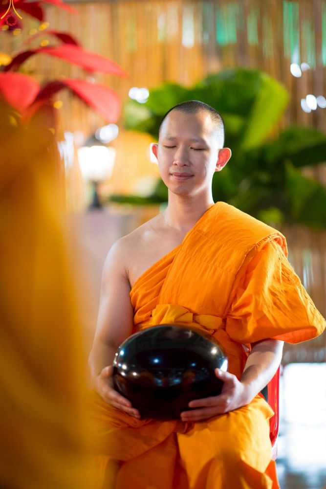 ภาพ No.246572:วันที่ 14 กันยายน พ.ศ. 2568 พิธีตักบาตรฉลองพระใหม่ ในโครงการอุปสมบทหมู่บูชาธรรม ครบรอบ108ปี วันครูผู้ค้นพบวิชชาธรรมกาย ณ วิหารคด วัดพระธรรมกาย