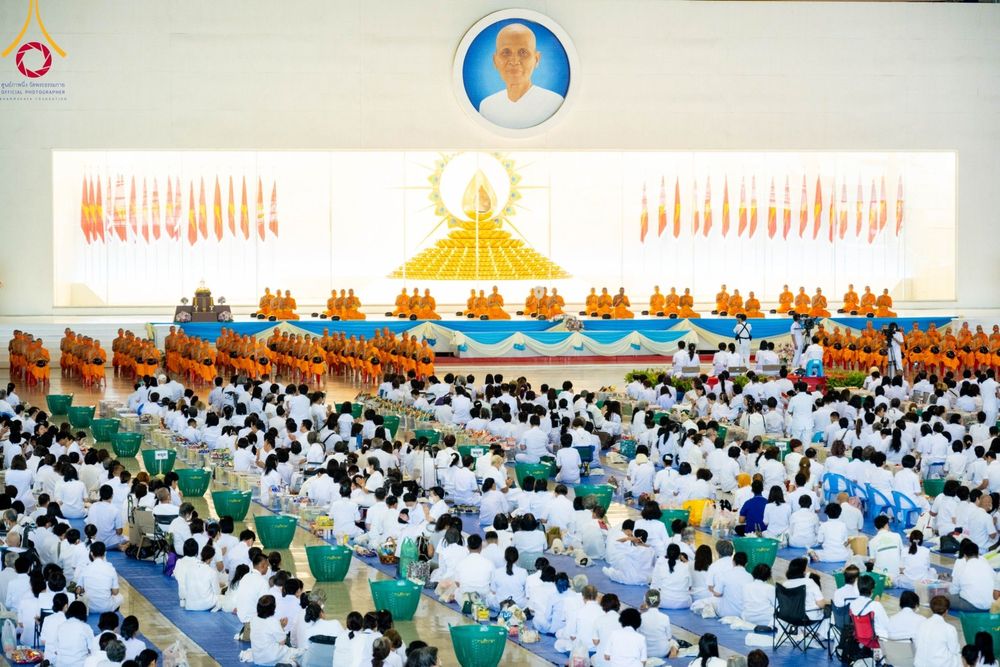 ภาพ No.99608:พิธีตักบาตรวันอาทิตย์ต้นเดือน ณ สภาธรรมกายสากล วัดพระธรรมกาย จ.ปทุมธานี วันอาทิตย์ที่ 3 ธันวาคม พ.ศ. 2566