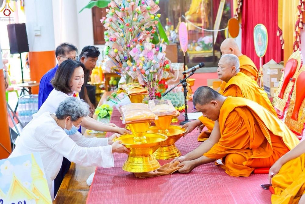 ภาพ No.264953:วันที่ 23 ตุลาคม พ.ศ. 2568 พิธีทอดกฐินสามัคคีทั่วไทย 30,000 วัด โดยคณะศิษยานุศิษย์ บูชาธรรม 81 ปี หลวงพ่อธัมมชโย ณ วัดจุฬามุนี อำเภอโพธิ์ทอง จังหวัดอ่างทอง