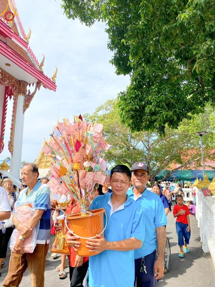 ภาพ No.170888:พิธีทอดกฐิน ณ วัดสระสี่เหลี่ยม ต.ดอนรวก อ.ดอนตูม จ.นครปฐม ในโครงการกฐินสามัคคีทั่วไทย 30,000 วัด บูชาธรรม 80 ปี หลวงพ่อธัมมชโย โดยคณะศิษยานุศิษย์วัดพระธรรมกาย วันที่ 27 ตุลาคม พ.ศ. 2567