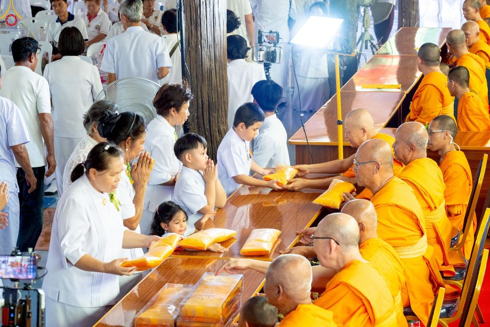 ภาพ No.255821:วันที่ 14 ตุลาคม พ.ศ. 2568 พิธีทอดกฐินสามัคคีทั่วไทย 30,000 วัด โดยคณะศิษยานุศิษย์ บูชาธรรม 81 ปี หลวงพ่อธัมมชโย ณ ศูนย์ปฏิบัติธรรมชัยนาท ต.ธรรมามูล อ.ชัยนาท จ.ชัยนาท