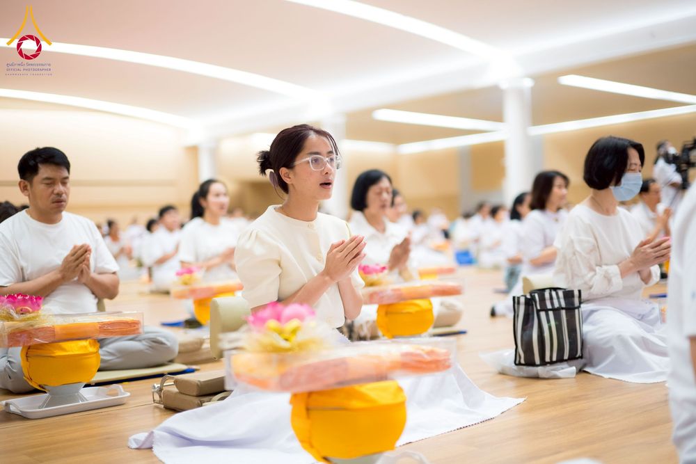 ภาพ No.270566:วันอาทิตย์ที่ 16 พฤศจิกายน พ.ศ. 2568 ถวายกองทุนโครงการอุปสมบทหมู่ 3,000 รูปทั่วไทย  รุ่นบูชาธรรมมหาปูชนียาจารย์ ณ ห้องแก้วสารพัดนึก 2 สภาธรรมกายสากล วัดพระธรรมกาย