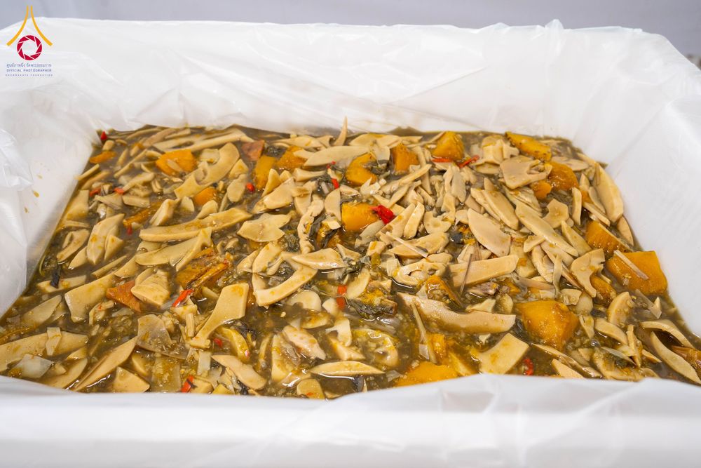 ภาพ No.301866:วันที่ 24 มกราคม พ.ศ. 2569 พิธีถวายภัตตาหารเป็นสังฆทาน แด่พระธรรมยาตรา ณ อนุสรณ์สถานบางปลา วัดบางปลา อำเภอบางเลน จังหวัดนครปฐม ในโครงการธรรมยาตรา กตัญญูบูชา มหาปูชนียาจารย์ พระมงคลเทพมุนี(สด จนฺทสโร) พระผู้ปราบมาร อนุสรณ์สถาน 7 แห่ง ปีที่ 14