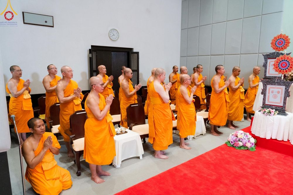 ภาพ No.123226:พิธีพระราชทานสัญญาบัตร พัดยศ และผ้าไตร แด่พระสงฆ์ในเขตปกครองคณะสงฆ์หนกลาง ณ วัดพระศรีมหาธาตุ เขตบางเขน กรุงเทพมหานคร และพิธีมุทิตาสักการะพระสังฆาธิการ ผู้ได้รับเลื่อนและตั้งสมณศักดิ์ ตามพระบรมราชโองการ ณ วัดพระธรรมกาย ในวันที่ 4 กุมภาพันธ์ พ.ศ. 2567