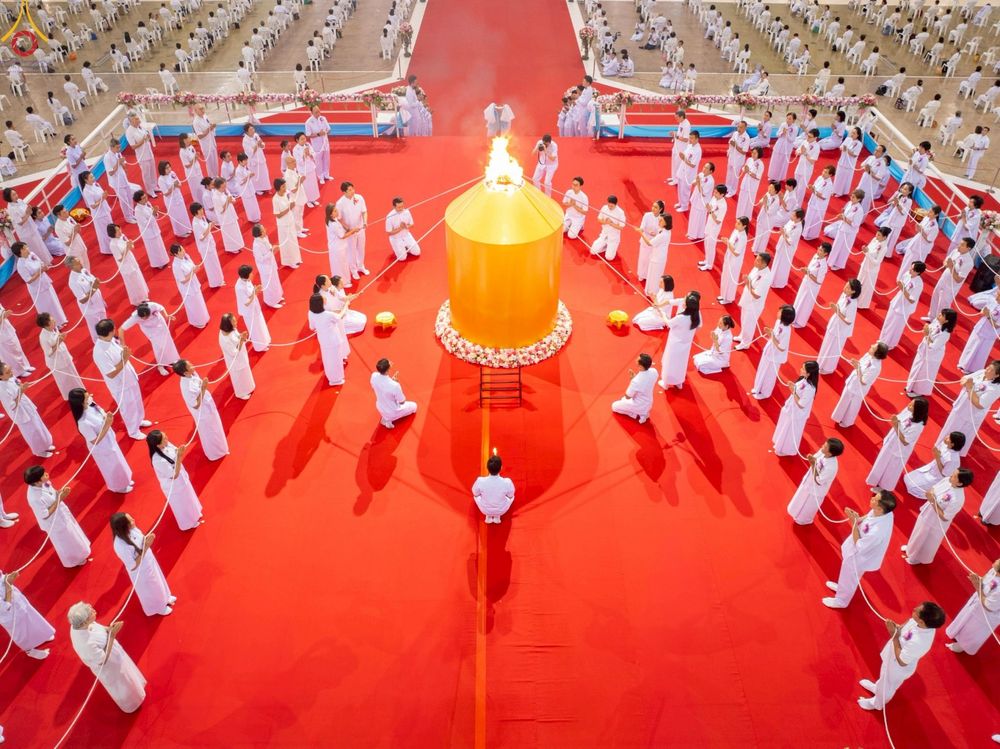 ภาพ No.249432:วันที่ 28 กันยายน พ.ศ. 2568 พิธีจุดเทียนใจ ไฟนิรันด์ อนันตชัย ณ สภาธรรมกายสากล วัดพระธรรมกาย