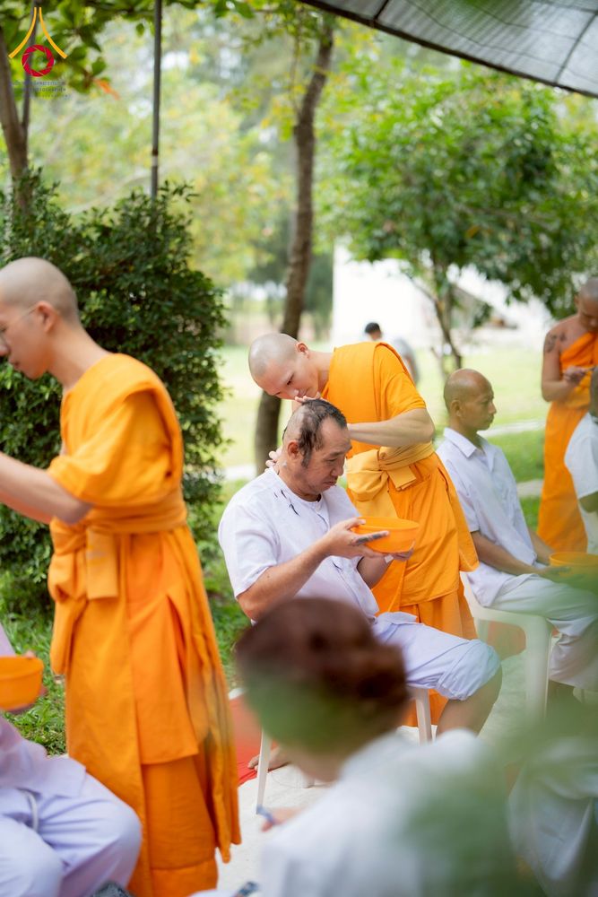 ภาพ No.278230:วันศุกร์ที่ 5 ธันวาคม พ.ศ. 2568 (วันพ่อแห่งชาติ) พิธีบรรพชาอุปสมบทหมู่ธรรมทายาท จำนวน 16 รูป โครงการบรรพชาอุปสมบทหมู่ รุ่นบูชาธรรมมหาปูชนียาจารย์ ประจำปี 2568  ณ ศูนย์ปฏิบัติธรรมและอบรมเยาวชนพระนครศรีอยุธยา จ.พระนครศรีอยุธยา