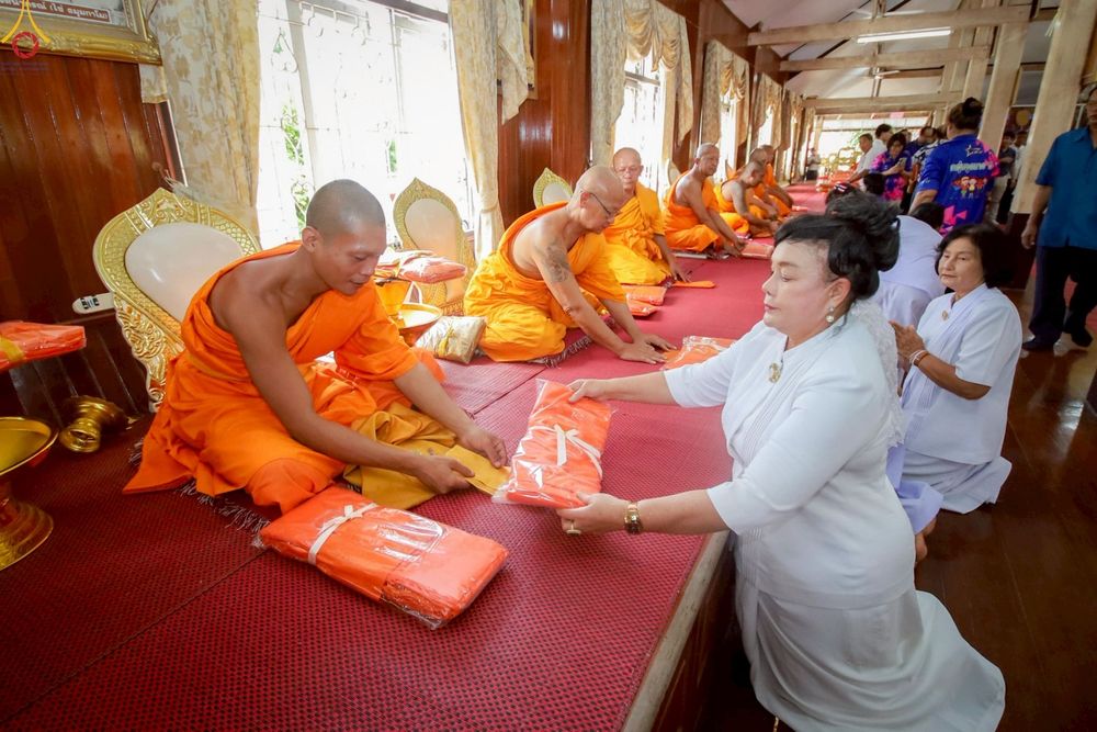 ภาพ No.251948:วันที่ 10 ตุลาคม พ.ศ. 2568 พิธีทอดกฐินสามัคคีทั่วไทย 30,000 วัด โดยคณะศิษยานุศิษย์ บูชาธรรม 81 ปี หลวงพ่อธัมมชโย  ร่วมกับ มหาวิทยาลัยนเรศวร  ณ วัดศรีรัตนาราม(จูงนาง) ต.ท่าทอง อ.เมือง จ.พิษณุโลก