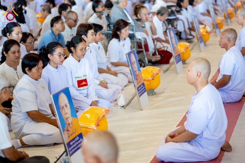 ภาพ No.277382:วันเสาร์ที่ 6 ธันวาคม พ.ศ. 2568 พิธีบรรพชาอุปสมบทและพิธีถวายบาตร โครงการอุปสมบทบูชาธรรมมหาปูชนียาจารย์ ประจำปี พ.ศ.2568 โครงการบวชพระนานาชาติ AEC และ WAB รุ่น CEO (นักบริหาร) รุ่นที่ 5 ณ โบสถ์พระไตรปิฏก วัดพระธรรมกาย