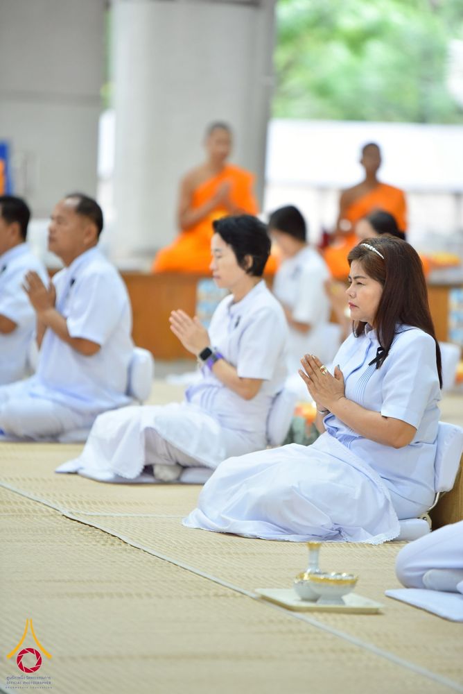 ภาพ No.267548:วันที่ 7 พฤศจิกายน พ.ศ. 2568 พสกนิกรอำเภอคลองหลวง รวมใจบำเพ็ญกุศลปัณรสมวาร (15 วัน) อุทิศถวายเป็นพระราชกุศลแด่ “สมเด็จพระพันปีหลวง” ณ วัดพระธรรมกาย