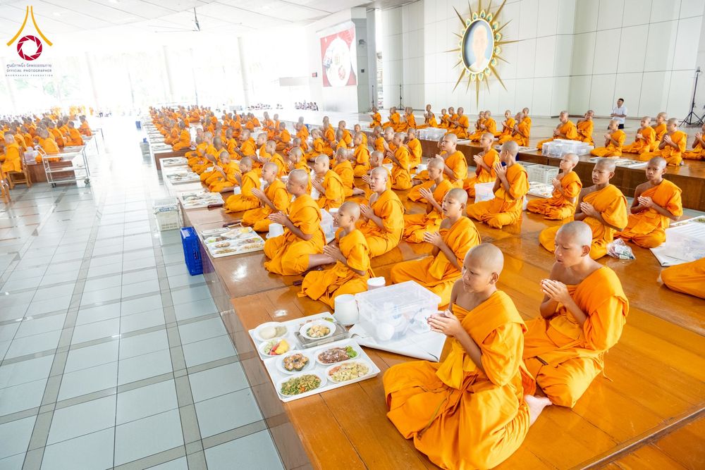 ภาพ No.276446:วันศุกร์ที่ 5 ธันวาคม พ.ศ. 2568 (วันพระ ขึ้น 15 ค่ำ เดือน 1) พิธีบุพเปตพลี ครั้งที่ 175 ร่วมอุทิศบุญแด่หมู่ญาติที่ล่วงลับไปแล้ว และสืบทอดอายุพระพุทธศาสนา ณ หอฉันคุณยายอาจารย์ฯ วัดพระธรรมกาย