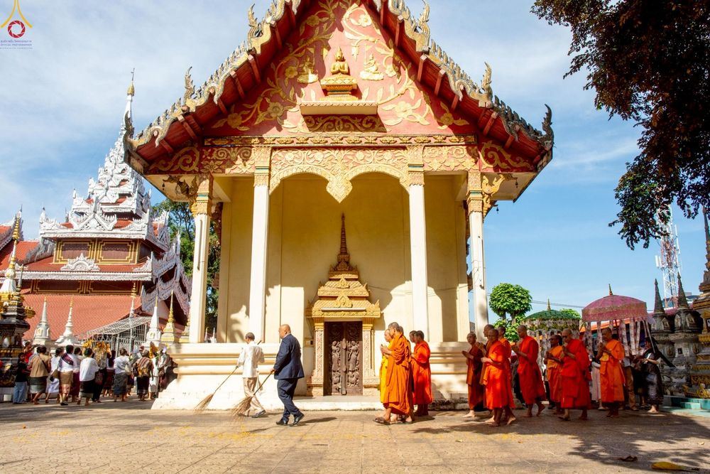 ภาพ No.271732:วันอาทิตย์ที่ 26 ตุลาคม พ.ศ. 2568 กฐินสมทบวัดต่างประเทศ โดยคณะศิษยานุศิษย์ บูชาธรรม 81 ปี  หลวงพ่อธัมมชโย ณ วัดสีอัมพอน นครเวียงจันทน์ สปป.ลาว