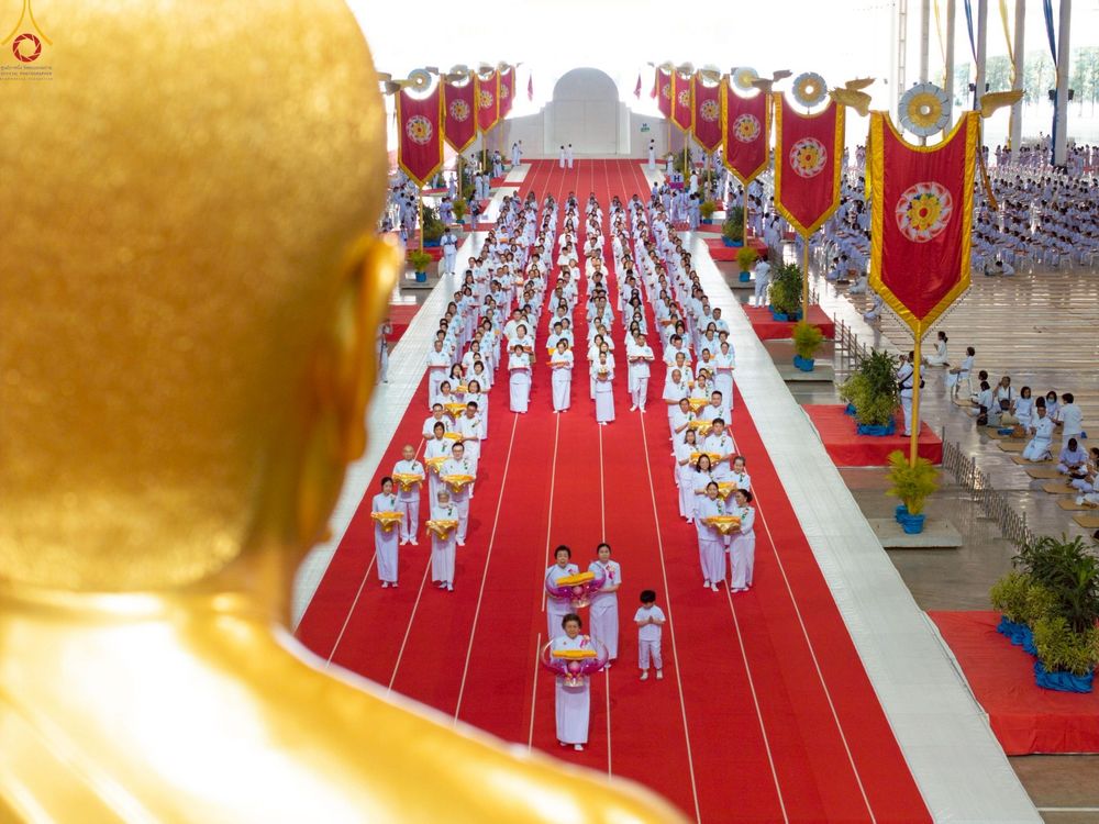ภาพ No.277469:วันอาทิตย์ต้นเดือนที่ 7 ธันวาคม พ.ศ.2568 พิธีทอดผ้าป่าต้นสมบัติจักรพรรดิ ณ สภาธรรมกายสากล วัดพระธรรมกาย