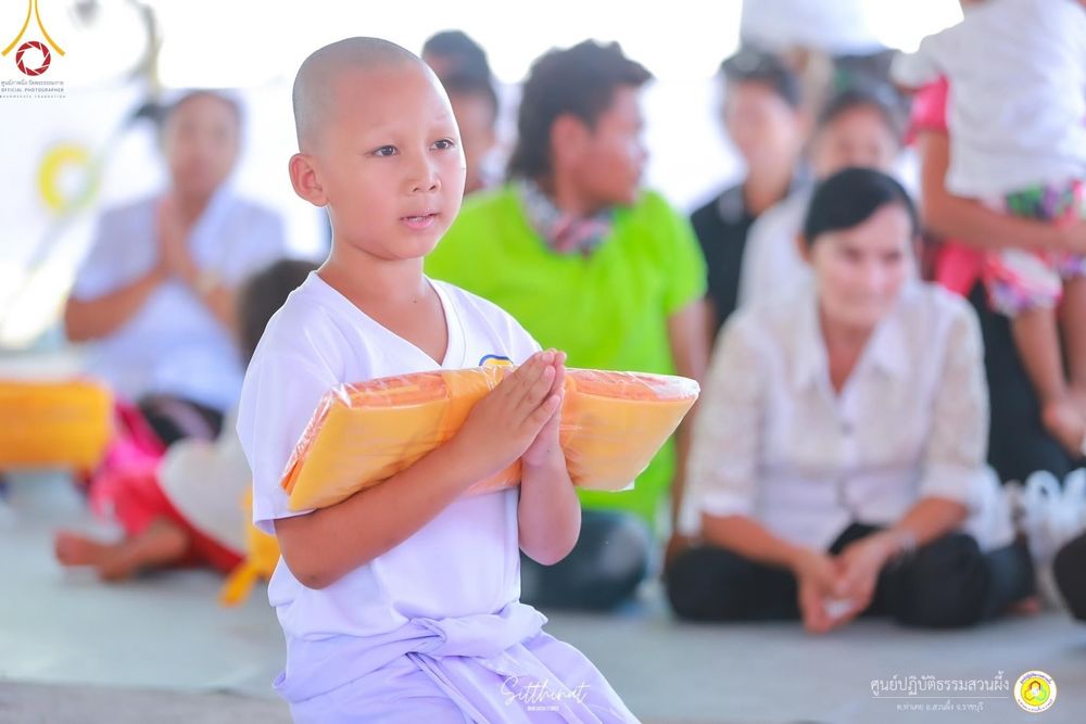 ภาพ No.135650:พิธีขอขมารับผ้าไตร , พิธีบรรพชา ในโครงการบรรพชาสามเณร ฟื้นฟูพระพุทธศาสนาทั่วไทย  ณ ศูนย์ปฏิบัติธรรมสวนผึ้ง จ.ราชบุรี วันที่ 4 เมษายน พ.ศ. 2567