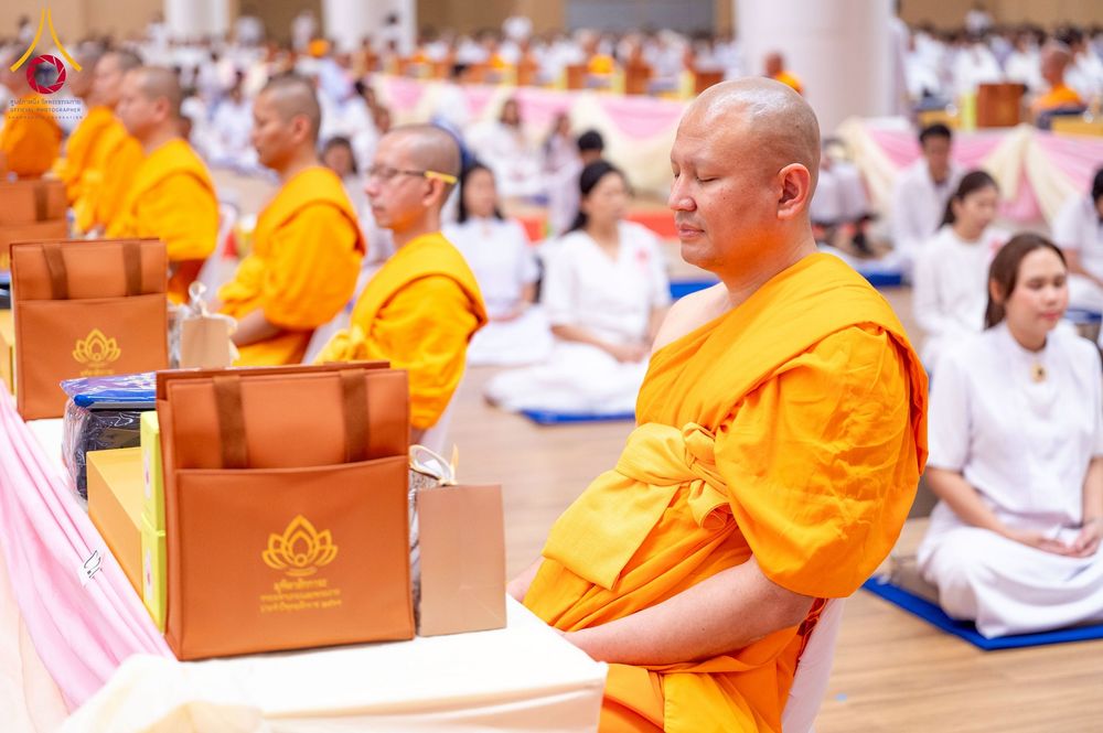 ภาพ No.272859:วันอาทิตย์ที่ 23 พฤศจิกายน พ.ศ.2568 พิธีมุทิตาสักการะ พระมหาเถระและพระเถระ ประจำปีพุทธศักราช 2568 ณ ห้องแก้วสารพัดนึก 2 สภาธรรมกายสากล  วัดพระธรรมกาย