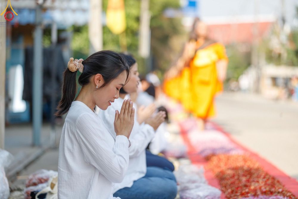 ภาพ No.190601:พิธีต้อนรับพระธรรมยาตรา ณ อนุสรณ์สถาน สถานที่ตั้งมโนปณิธานบวชตลอดชีวิต อนุสรณ์สถานคลองบางนางแท่น อ.สามพราน จ.นครปฐม ในโครงการธรรมยาตรา กตัญญูบูชา มหาปูชนียาจารย์ พระมงคลเทพมุนี(สด จนฺทสโร) พระผู้ปราบมาร อนุสรณ์สถาน 7 แห่ง ปีที่ 13 วันที่ 7 ม.ค.2568