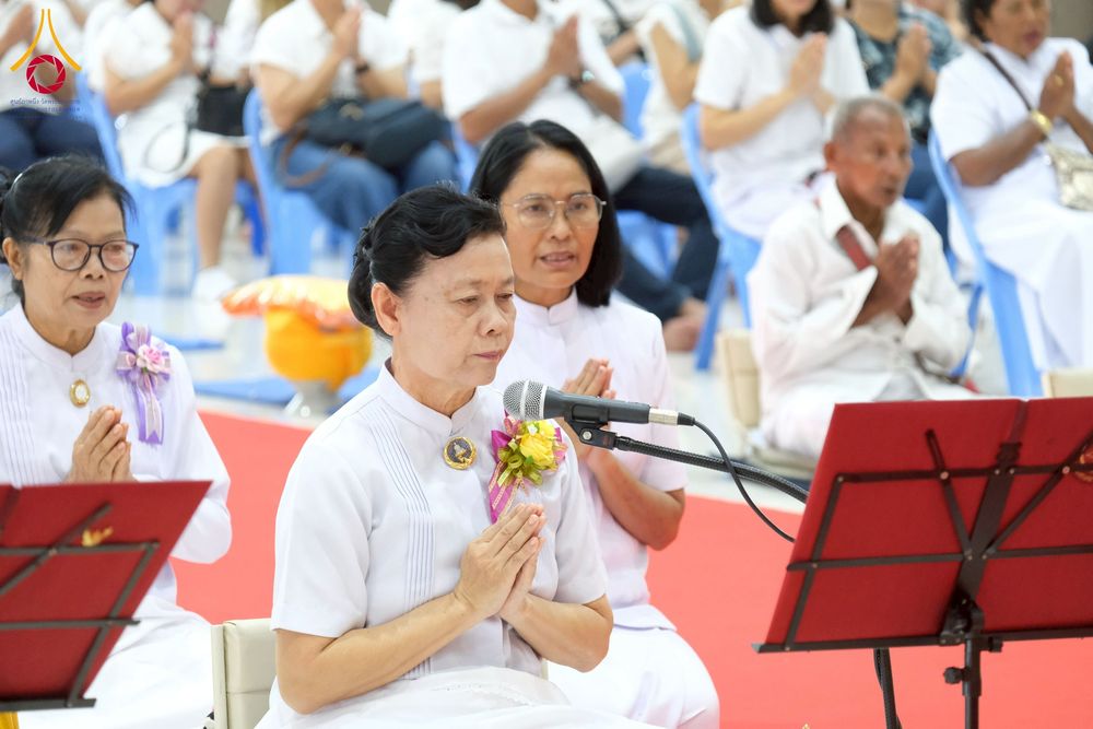 ภาพ No.277916:พิธีตัดปอยผมและปลงผมนาคธรรมทายาท พิธีขอขมาผู้ปกครอง ณ ศูนย์อบรมเยาวชนนครปฐม จ.นครปฐม และพิธีมอบบาตร ผ้าไตร นาคธรรมทายาท พิธีบรรพชา อุปสมบทหมู่ ณ วัดลาดหญ้าไทร จ.นครปฐม