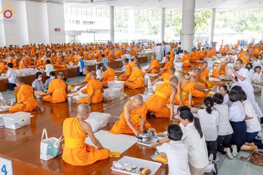 ภาพ No.168670:พิธีถวายภัตตาหารเมนูสวรรค์ ณ หอฉันคุณยายอาจารย์ วัดพระธรรมกาย ในวันเสาร์ที่ 9 พฤศจิกายน พ.ศ. 2567