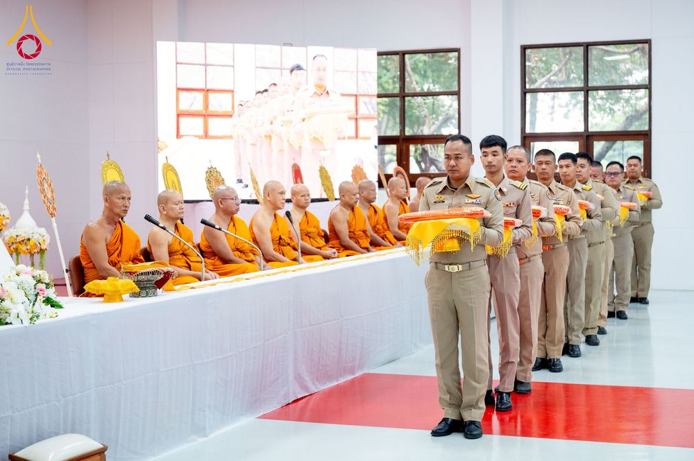 ภาพ No.276003:วันที่ 5 ธันวาคม พ.ศ. 2568 พสกนิกรอำเภอคลองหลวง พร้อมใจบำเพ็ญกุศลอุทิศถวาย “ในหลวงรัชกาลที่ 9” น้อมรำลึกในพระมหากรุณาธิคุณ เนื่องในวันคล้ายวันพระบรมราชสมภพ วันชาติ และวันพ่อแห่งชาติ ณ อาคารปลูกศรัทธา 2 วัดพระธรรมกาย อำเภอคลองหลวง จังหวัดปทุมธานี