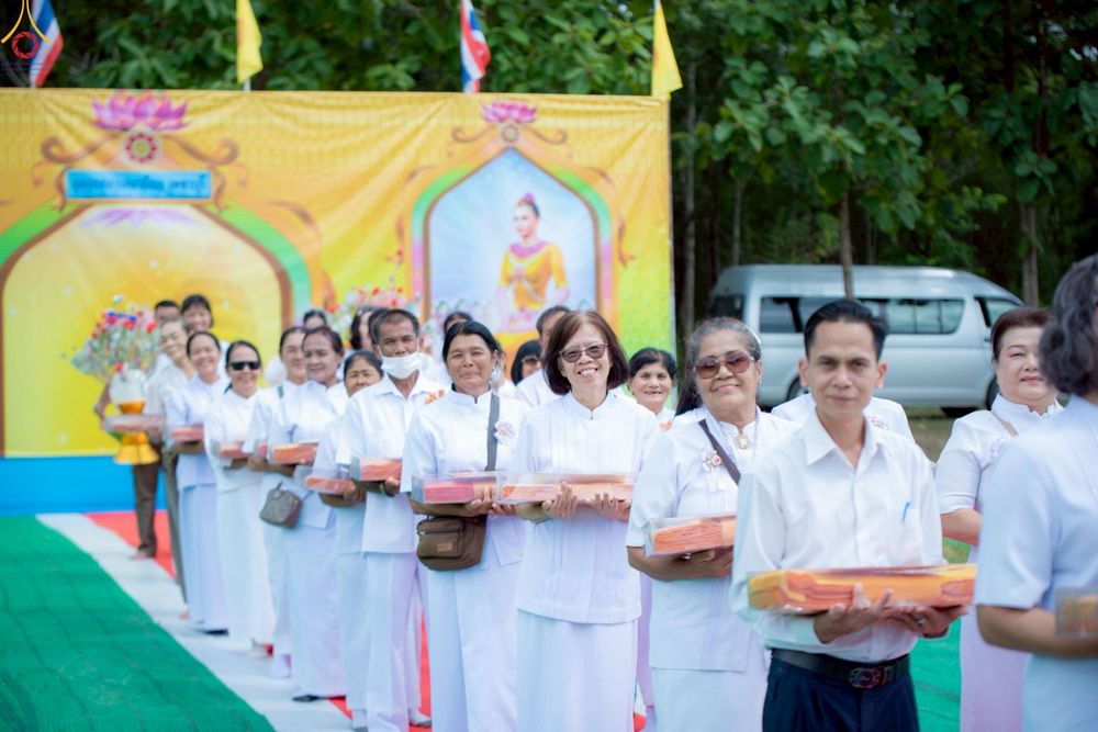 ภาพ No.255254:วันที่ 12 ตุลาคม พ.ศ. 2568 พิธีอัญเชิญพระบรมสารีริกธาตุและบรรจุ ลงในพระเกตุพระประธาน , พิธีทอดกฐินสามัคคีทั่วไทย 30,000 วัด โดยคณะศิษยานุศิษย์ วัดพระธรรมกาย  บูชาธรรม 81 ปี หลวงพ่อธัมมชโย ณ ธุดงคสถานเขาย้อย จ.เพชรบุรี