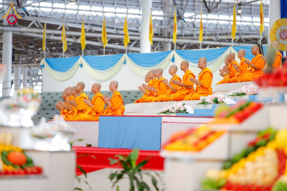 ภาพ No.264289:วันอาทิตย์ที่ 2 พฤศจิกายน พ.ศ. 2568 พิธีบูชาข้าวพระ ณ สภาธรรมกายสากล วัดพระธรรมกาย