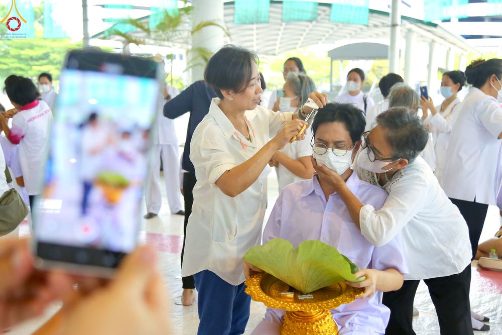 ภาพ No.83556:พิธีตัดปอยผมและปลงผม ในโครงการบรรพชาอุปสมบทหมู่ ธรรมทายาทรุ่นเข้าพรรษา ณ วัดพระธรรมกาย วันอาทิตย์ที่ 16 กรกฎาคม พ.ศ.2566