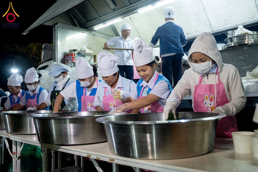 ภาพ No.292495:วันที่ 12 มกราคม พ.ศ. 2569 พิธีถวายภัตตาหารเป็นสังฆทาน แด่พระธรรมยาตรา ณ อนุสรณ์สถานมหาวิหารพระมงคลเทพมุนี (โลตัสแลนด์) อ.สองพี่น้อง จ.สุพรรณบุรี ในโครงการธรรมยาตรา กตัญญูบูชา มหาปูชนียาจารย์ พระมงคลเทพมุนี(สด จนฺทสโร) พระผู้ปราบมาร อนุสรณ์สถาน 7 แห่ง ปี