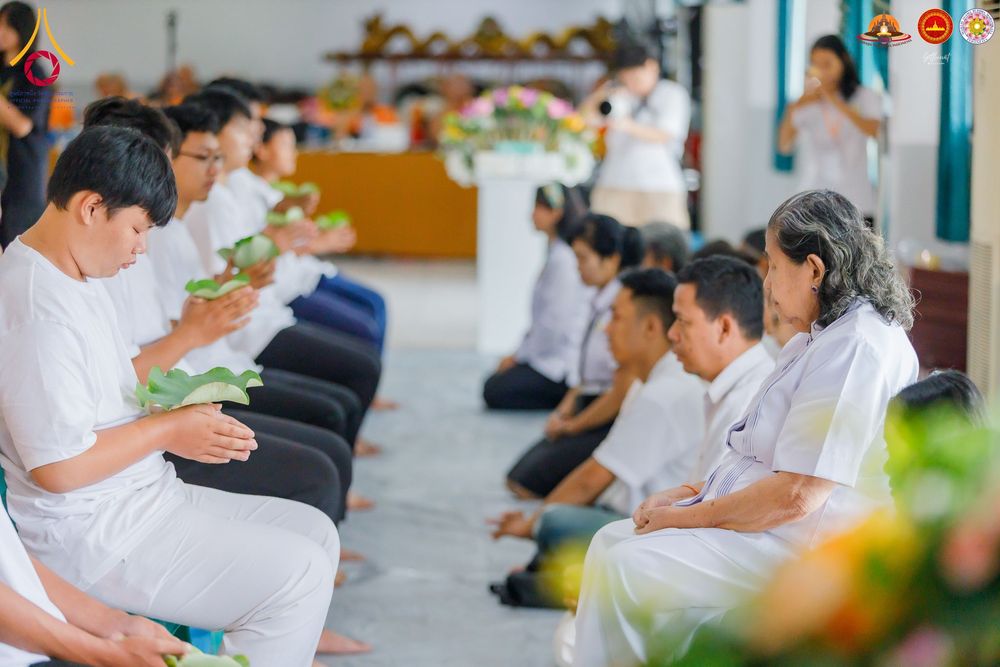 ภาพ No.284441:วันพุธที่ 17  ธันวาคม พ.ศ.2568  พิธีปลงผมนาคธรรมทายาท  โครงการบรรพชาสามเณรและบวชอุบาสิกาแก้ว  ณ วิทยาลัยศรีวิจายา (Sekolah Tinggi Agama Buddha Negeri Sriwijaya) เมืองตังเกอรัง จังหวัดบันเตน ประเทศอินโดนีเซีย