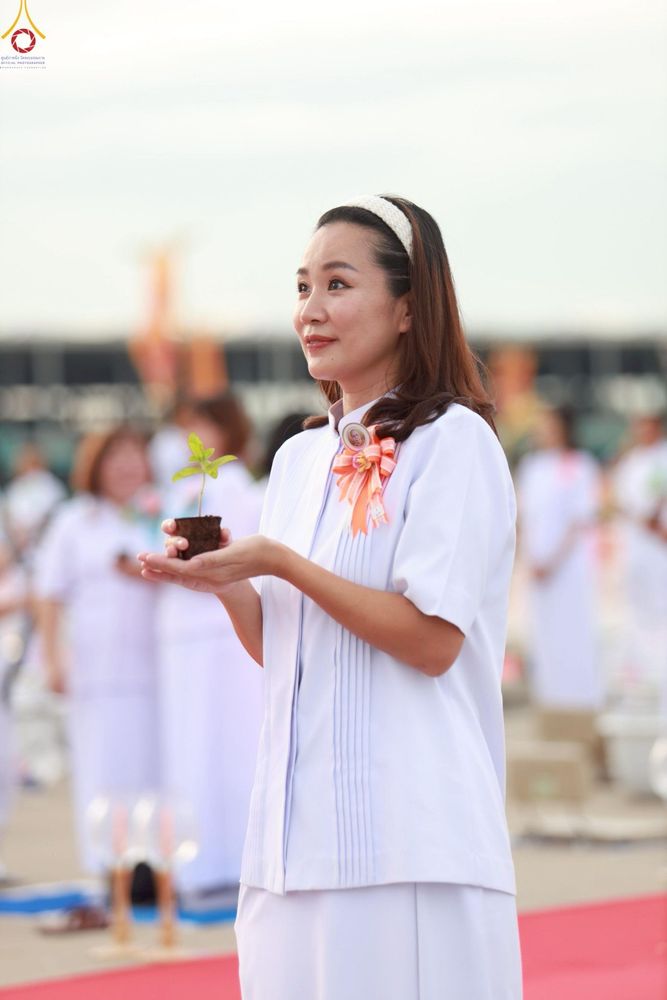 ภาพ No.252905:วันที่ 10 ตุลาคม พ.ศ. 2568 พิธีปลูกต้นทรัพย์บานชื่น ณ ลานธรรม วัดพระธรรมกาย