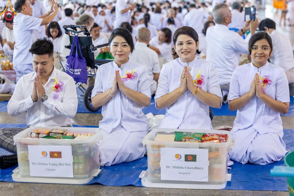 ภาพ No.137180:พิธีตักบาตร และปฏิบัติธรรม ในวันวิสาขบูชา วันพุธที่ 22 พฤษภาคม พ.ศ. 2567 ( วันพระขึ้น15 ค่ำ เดือน 6 ) ณ วัดพระธรรมกาย จ.ปทุมธานี