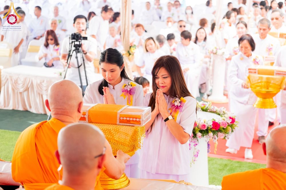ภาพ No.179854:พิธีทอดกฐินบรมจักรพรรดิ สร้างอุโบสถ 80 ปี บูชาธรรมหลวงพ่อธัมมชโย ณ วัดพระธรรมกายแคลิฟอร์เนีย ประเทศสหรัฐอเมริกา วันอาทิตย์ที่ 10 พฤศจิกายน พ.ศ. 2567
