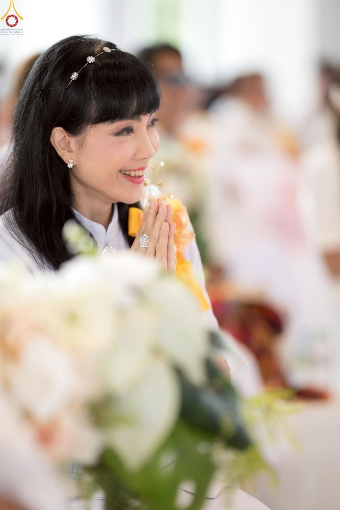 ภาพ No.239405:วันอาทิตย์ที่ 17 สิงหาคม พ.ศ. 2568 พิธีกดปุ่มอัญเชิญรูปเหมือน พระมงคลเทพมุนี (สด จันทสโร)  ณ มหาวิหารแก้วพระมงคลเทพมุนี  ศูนย์ปฏิบัติธรรมแก้วเมืองเลย