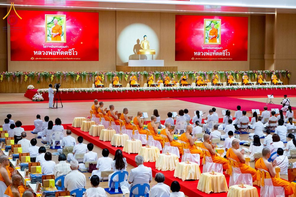 ภาพ No.272884:วันอาทิตย์ที่ 23 พฤศจิกายน พ.ศ.2568 พิธีมุทิตาสักการะ พระมหาเถระและพระเถระ ประจำปีพุทธศักราช 2568 ณ ห้องแก้วสารพัดนึก 2 สภาธรรมกายสากล  วัดพระธรรมกาย