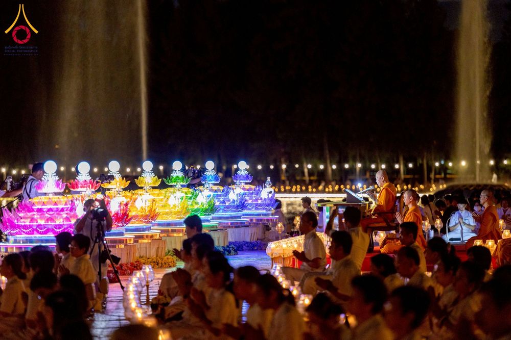 ภาพ No.266310:วันพุธที่ 5 พฤศจิกายน พ.ศ. 2568 (วันพระ ขึ้น 15 ค่ำ เดือน 12) พิธีลอยกระทงธรรม  ณ สระมหาเศรษฐีทะเลบุญ มหาวิหารพระมงคลเทพมุนี วัดพระธรรมกาย จ.ปทุมธานี