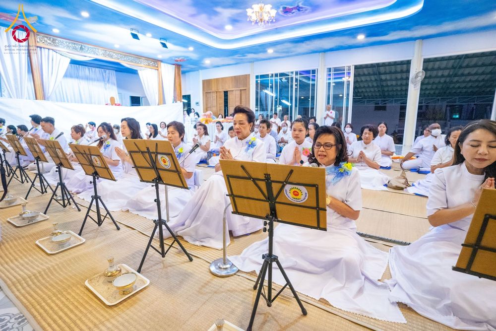 ภาพ No.195892:พิธีถวายภัตตาหารเป็นสังฆทาน แด่พระธรรมยาตรา ณ วัดโบสถ์(บน) ตำบลบางคูเวียง อำเภอบางกรวย จังหวัดนนทบุรี ในโครงการธรรมยาตรา กตัญญูบูชา มหาปูชนียาจารย์ พระมงคลเทพมุนี(สด จนฺทสโร) พระผู้ปราบมาร อนุสรณ์สถาน 7 แห่ง ปีที่ 13 วันที่ 16 มกราคม พ.ศ. 2568