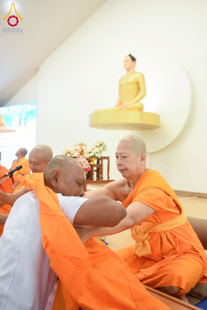 ภาพ No.278108:วันเสาร์ที่ 6 ธันวาคม พ.ศ. 2568 พิธีเวียนประทักษิณ ขอขมามอบผ้าไตร บรรพชาอุปสมบทหมู่ธรรมทายาท จำนวน 53 รูป โครงการอุปสมบทหมู่ รุ่นบูชาธรรมมหาปูชนียาจารย์ ประจำปี 2568 จังหวัดสระบุรี