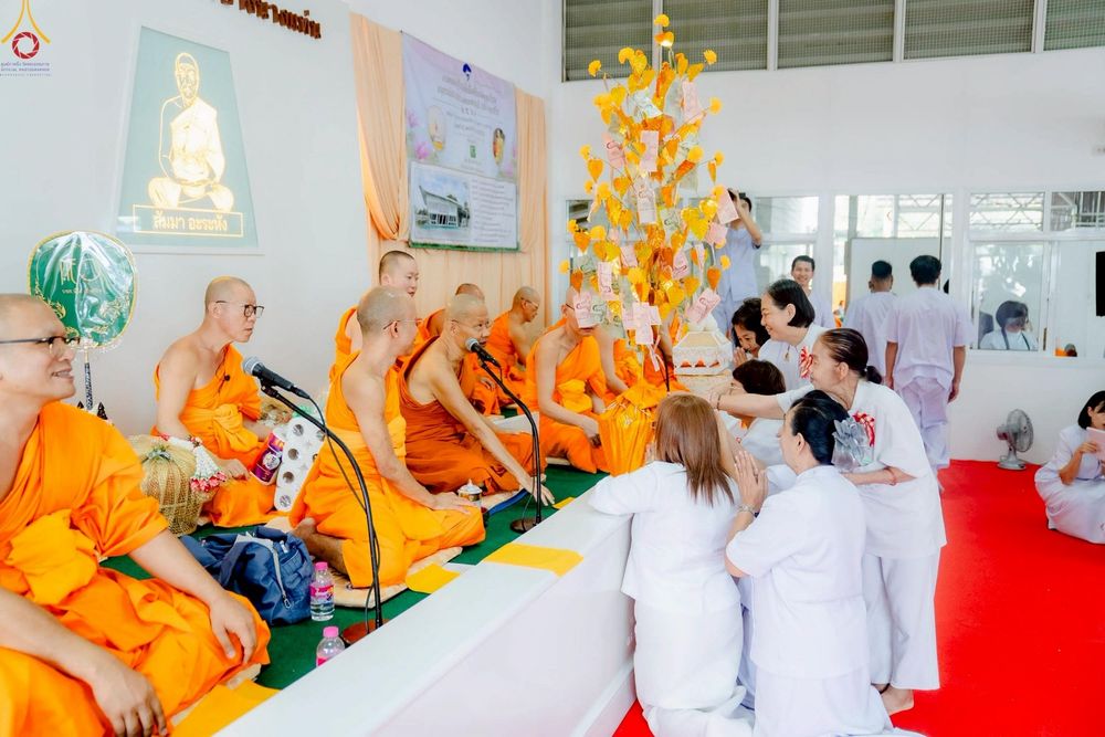 ภาพ No.266842:วันที่ 5 พฤศจิกายน พ.ศ. 2568 พิธีทอดกฐิน ณ อนุสรณ์สถานพระมงคลเทพมุนี  (สด จนฺทสโร) ผู้ค้นพบวิชชาธรรมกาย สถานที่ตั้งมโนปณิธานบวชตลอดชีวิต คลองบางนางแท่น ต.หอมเกร็ด อ.สามพราน จ.นครปฐม