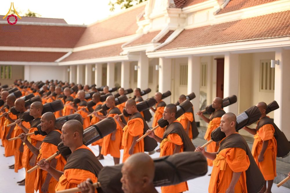 ภาพ No.197072:พระธรรมยาตราปฏิบัติธรรม และถ่ายภาพหมู่ประวัติศาสตร์ ณ วัดโบสถ์(บน) ตำบลบางคูเวียง อำเภอบางกรวย จังหวัดนนทบุรี ในโครงการธรรมยาตรา กตัญญูบูชา มหาปูชนียาจารย์ พระมงคลเทพมุนี(สด จนฺทสโร) พระผู้ปราบมาร อนุสรณ์สถาน 7 แห่ง ปีที่ 13 วันที่ 18 มกราคม พ.ศ. 2568