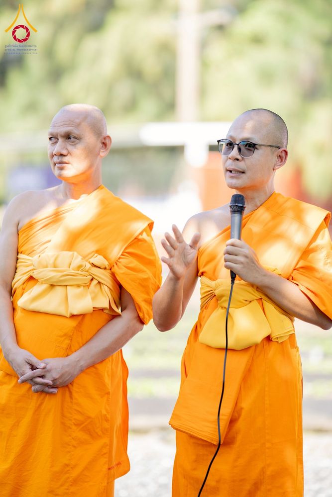 ภาพ No.271933:วันที่ 22 พฤศจิกายน พ.ศ. 2568 ผู้ว่าฯ ปทุมธานี ลงพื้นที่เยี่ยม “อำเภอคลองหลวง” พร้อมชมการเตรียมความพร้อมเทศกาลสวนดอกไม้ปทุมธานี “ทุ่งสวรรค์ ตะวันฉาย” ณ วัดพระธรรมกาย