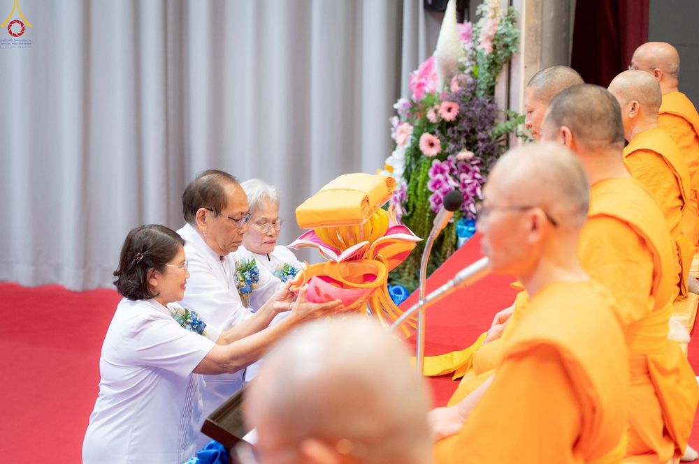 ภาพ No.256053:วันที่ 12 ตุลาคม พ.ศ. 2568 พิธีทอดกฐินวัดพระธรรมกายสวิตเซอร์แลนด์  ณ หอประชุมโรงเรียน Obergoldbach เมือง Bern ประเทศสวิตเซอร์แลนด์