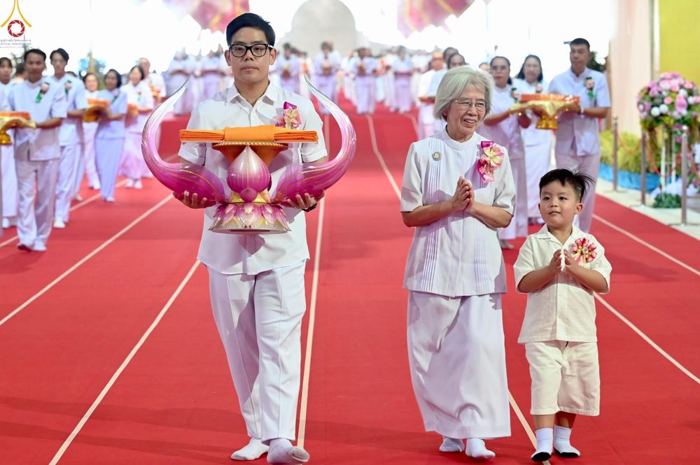 ภาพ No.277494:วันอาทิตย์ต้นเดือนที่ 7 ธันวาคม พ.ศ.2568 พิธีทอดผ้าป่าต้นสมบัติจักรพรรดิ ณ สภาธรรมกายสากล วัดพระธรรมกาย