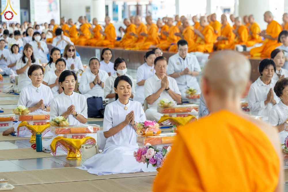 ภาพ No.162144:พิธีถวายภัตตาหารเมนูสวรรค์ เนื่องในวันออกพรรษา (ขึ้น 15 ค่ำ เดือน 11) วันพฤหัสบดีที่ 17 ตุลาคม พ.ศ. 2567 ณ หอฉันคุณยายอาจารย์ฯ วัดพระธรรมกาย