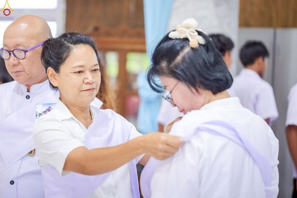 ภาพ No.249085:วันที่ 26-28 กันยายน พ.ศ. 2568 โครงการอบรม อุบาสกแก้ว อุบาสิกาแก้ว รุ่นที่ 3  ณ ศูนย์ปฏิบัติธรรมสมุทรปราการ ได้รับความเมตตาจากคณะสงฆ์ในพื้นที่  รวมถึงผู้บริหารสถานศึกษา ที่นำนักเรียนระดับมัธยมปลาย  มารับฟังข้อมูลเพื่อที่จะเป็นกำลังสำคัญ ในการเข้าร่วมขบวน