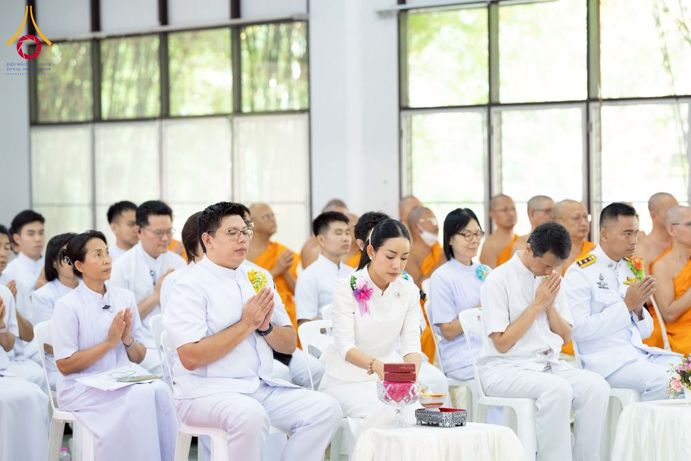 ภาพ No.276700:วันเสาร์ที่ 6 ธันวาคม พ.ศ. 2568 พิธีมุทิตาสักการะ เนื่องในโอกาสที่พระเดชพระคุณพระพรหมดิลก เจ้าอาวาสวัดสามพระยา วรวิหาร เมตตาเป็นประธานในพิธีตั้งฐานานุกรมใน พระราชวิเทศวชิรเวที (บัณฑิต วรปญฺโญ) ผู้ช่วยเจ้าอาวาสวัดพระธรรมกาย (ไวโรจน์ วิโรจโน) ผู้ช่วยเจ้าอา