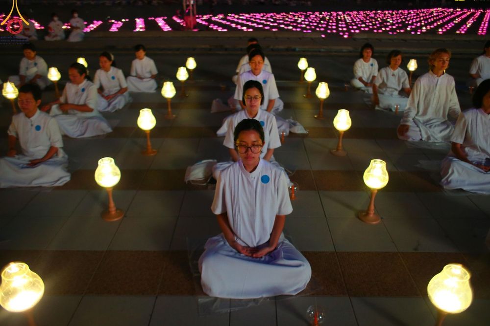 ภาพ No.279247:พิธีจุดวิสาขประทีป พิธีเวียนประทักษิณ ในวันวิสาขบูชา พุธที่ 22 พฤษภาคม พ.ศ. 2567 ( วันพระขึ้น 15 ค่ำ เดือน 6 ) ณ ลานธรรม พระมหาธรรมกายเจดีย์ วัดพระธรรมกาย จ.ปทุมธานี