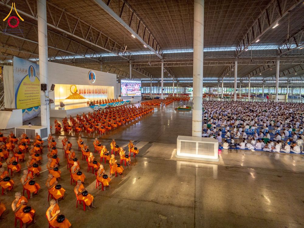 ภาพ No.256782:วันที่ 5 ตุลาคม พ.ศ. 2568 พิธีตักบาตร ข้าวสารอาหารแห้ง ณ บ้านแก้วเรือนทองคุณยายฯ สภาธรรมกายสากล วัดพระธรรมกาย